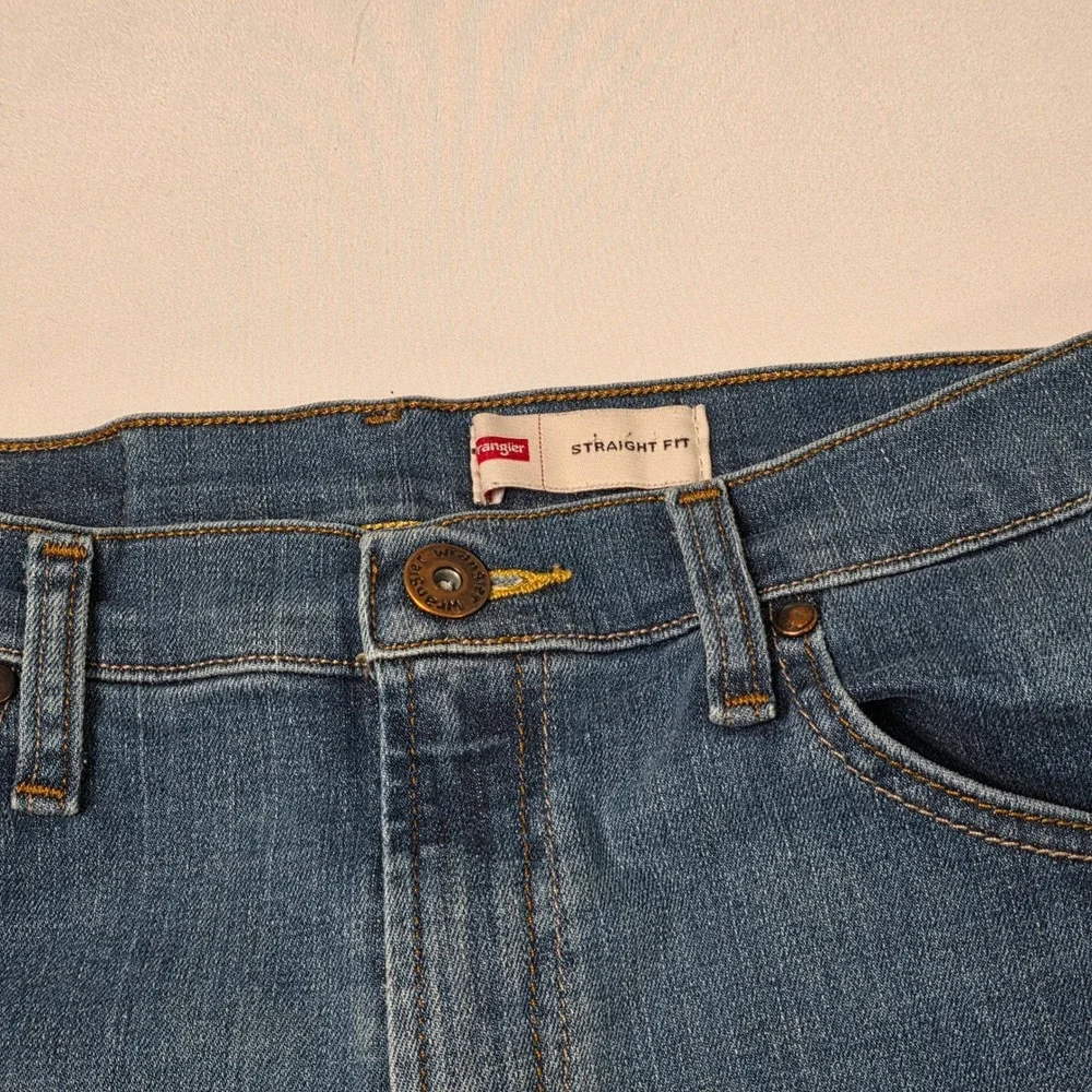 Wrangler Jeans Mens Straight Fit 31x30 Blue Medium Wash Denim 5-Pocket Classic‎